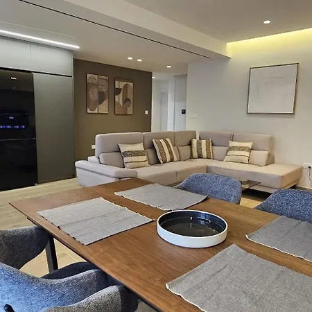 Trendy Neapolis Apartment *