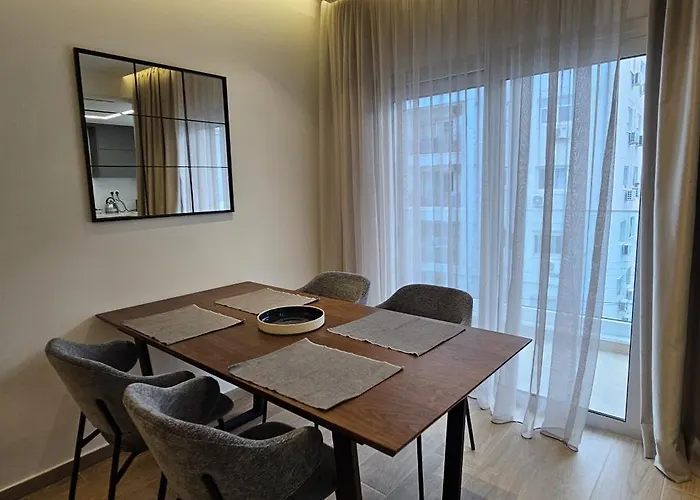 Trendy Neapolis Apartman *